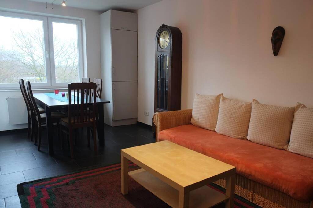 Ganze Wohnung, Two-Bedroom Apartment in Rodenkirchen, Köln