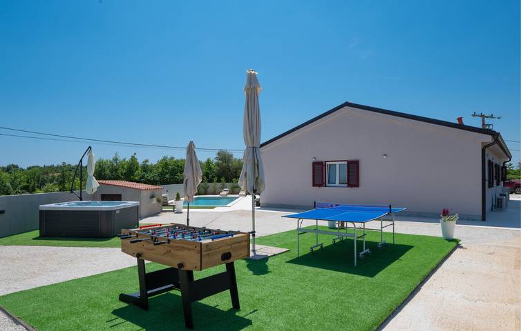 Gemütliche 130 m² große Wohnung mit Pool, WLAN und Parkplatz in Küstennähe in Marčana, Südküste Istrien
