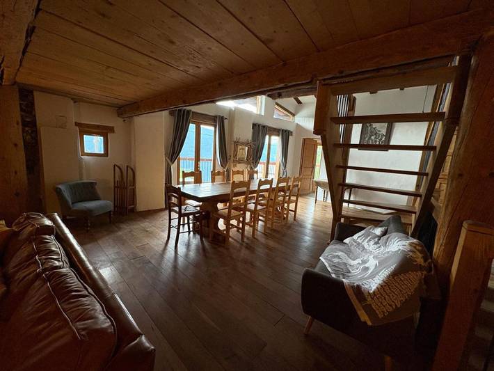 Gîte pour 13 personnes, avec terrasse et vue à Séez - 3