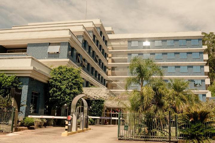 Pousadas para 3 pessoas, com jardim e piscina e ainda sauna em Novo Hamburgo