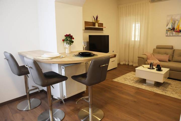 Gîte pour 2 personnes, avec balcon à Tinjan - 4