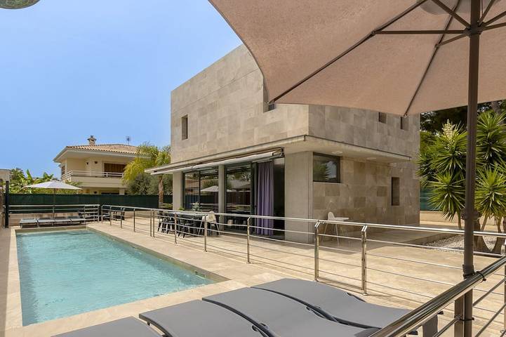 Villa for 8 people, with terrace and pool as well as garden - 1