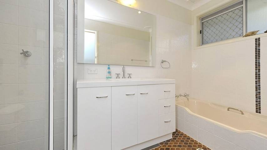 Holiday home for 8 people in Fingal Bay