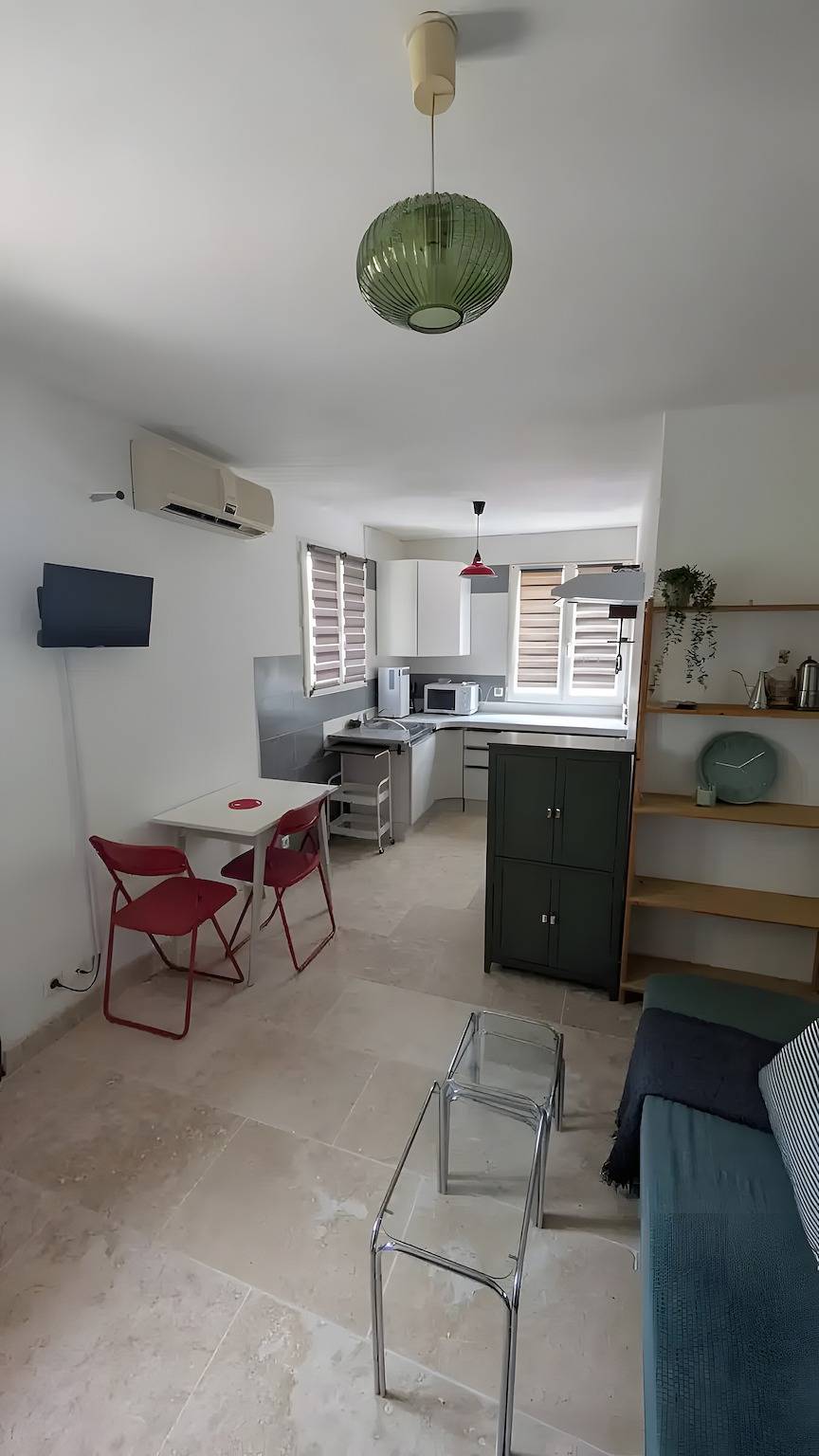 Studio entier, Studio 'Les Clapas' avec terrasse privée, jardin privé et climatisation in Saint-Montan, Privas (arrondissement)