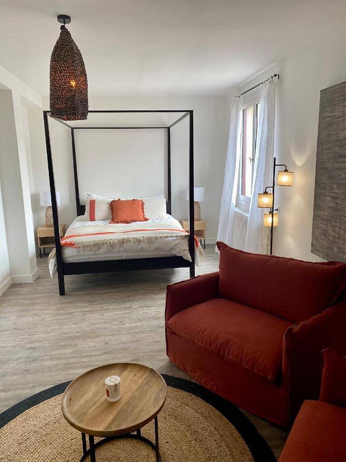 Location de vacances pour 12 personnes, avec jardin et vue ainsi que terrasse et piscine, animaux acceptés à Fons-sur-Lussan - 3