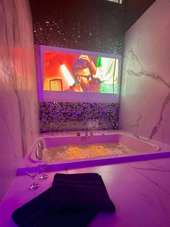 Apartament wakacyjny dla 2 osób, z Jacuzzi i Taras oraz Ogród w Radom