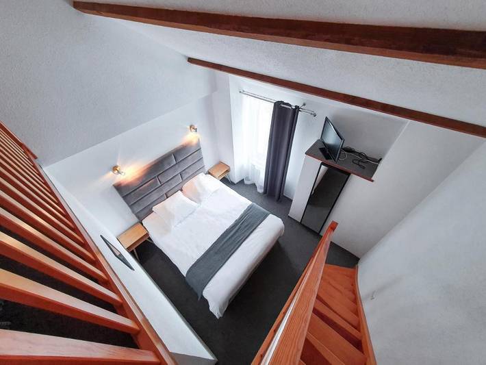 Hôtel pour 4 personnes, avec vue et jardin, animaux acceptés à Salles-Curan - 3