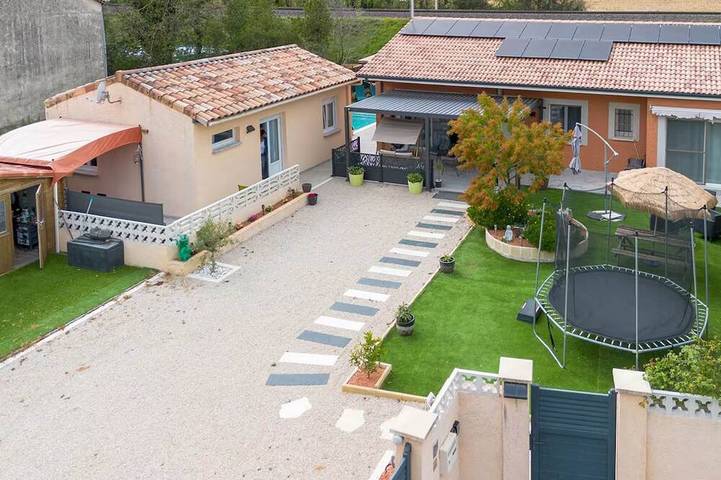 Gîte pour 10 personnes, avec balcon à Savasse
