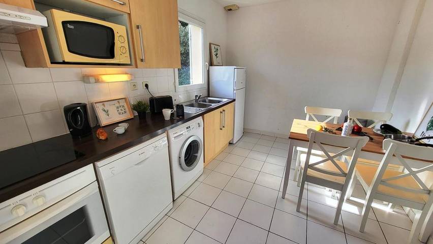 Parc de vacances pour 8 personnes, avec piscine et bassin pour enfant ainsi que jardin et vue, animaux acceptés à Saint-Saturnin-lès-Avignon - 4