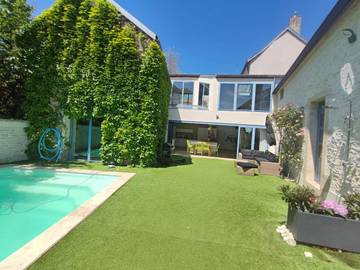 Gîte pour 12 personnes, avec piscine ainsi que jacuzzi et terrasse à Messigny-et-Vantoux