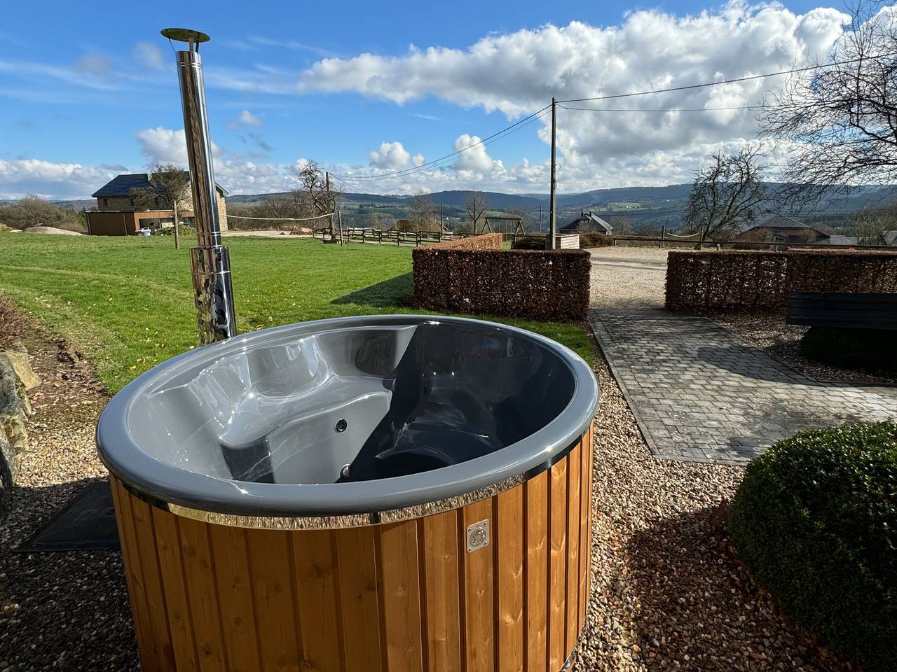 Ruime 15-persoons groepsaccommodatie met hottub in Francheville, nabij Spa in Stavelot, Luik en omgeving