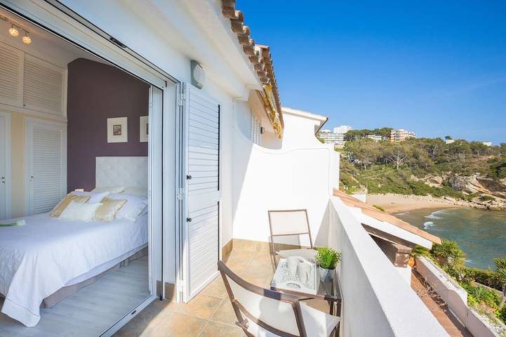 Haus steil, 30 m Strand, TV, WIFI, Parkplatz und Pool in Cap Salou, Salou