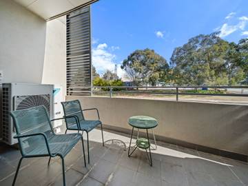 Vacation Rental for 4 Guests in Woden, Canberra, Picture 3
