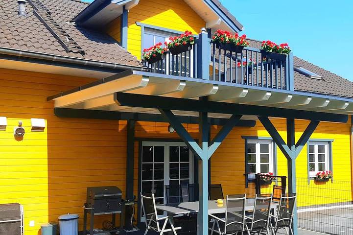 Ferienhaus für 16 Personen, mit Balkon und Garten