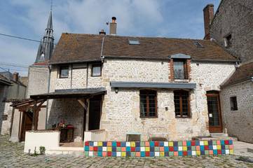 Gîte pour 15 personnes, avec jardin ainsi que terrasse et jacuzzi à Beaune-la-Rolande