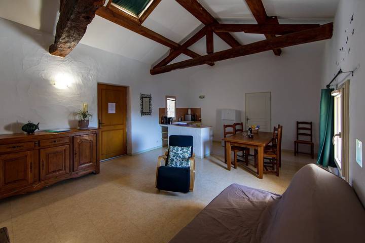 Gîte pour 4 personnes, avec piscine et jardin