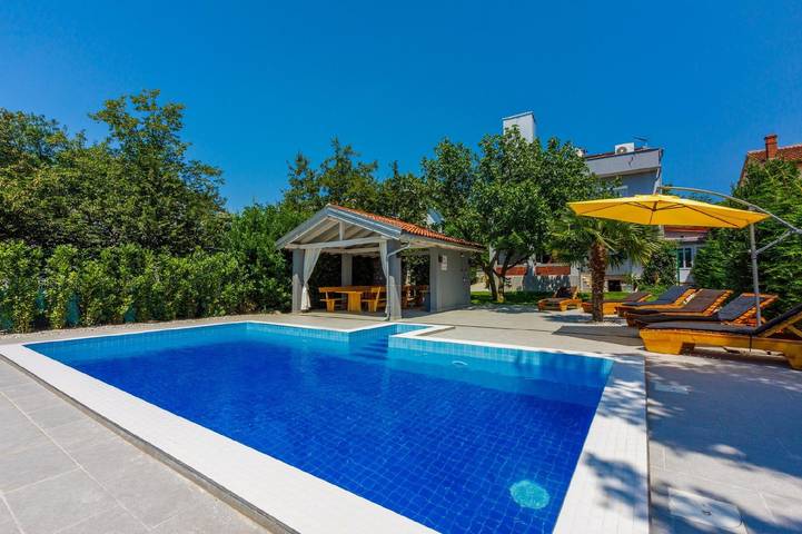 Ferienhaus für 14 Personen, mit Balkon in Jadranovo