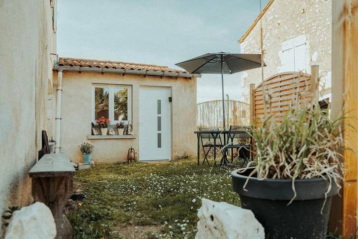 Gîte pour 2 personnes, avec Terrasse ainsi que Jardin et Piscine à Cieurac