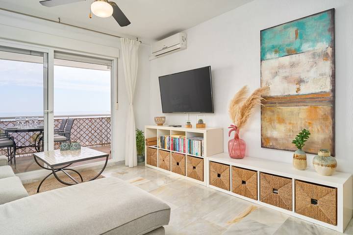 Holiday Apartment with Sea View, close to the Beach with Terrace & Wi-Fi