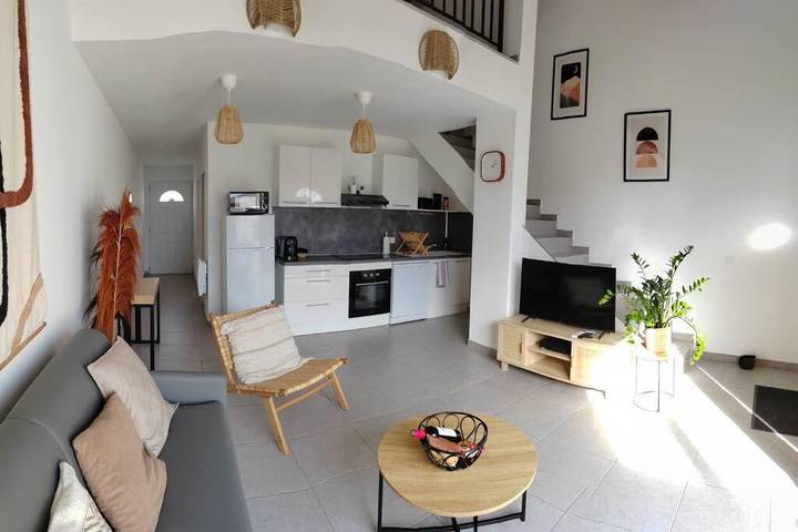 Location de vacances pour 6 personnes, avec Terrasse et Jardin à Fos-sur-Mer
