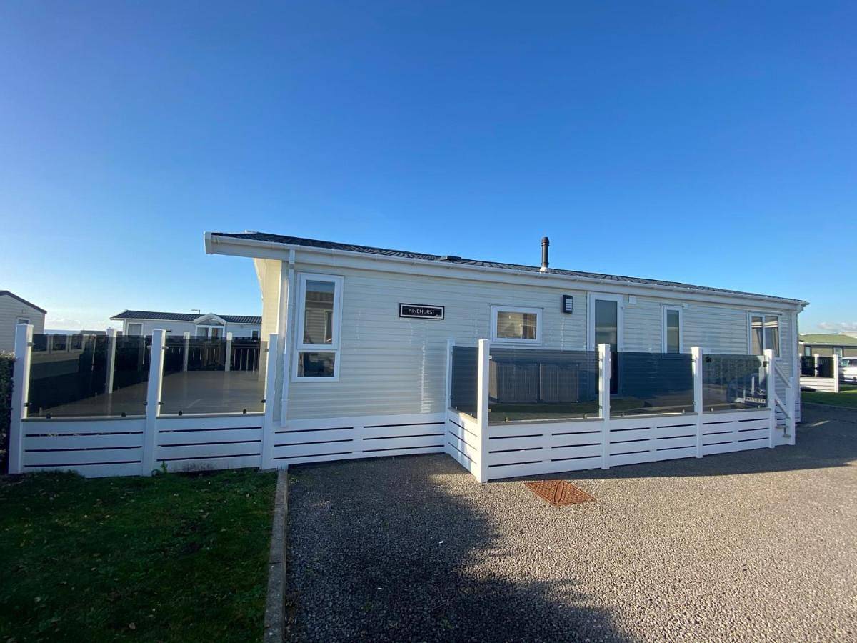 Entire apartment, Sea view 3 bedroom Lodge in Porthcawl, Bridgend region