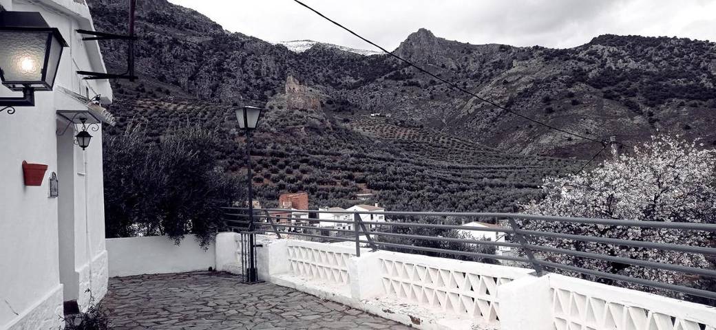 Casa de vacaciones para 2 personas, con vistas además de jardín y piscina, Se admiten mascotas en Sierra Mágina - 2