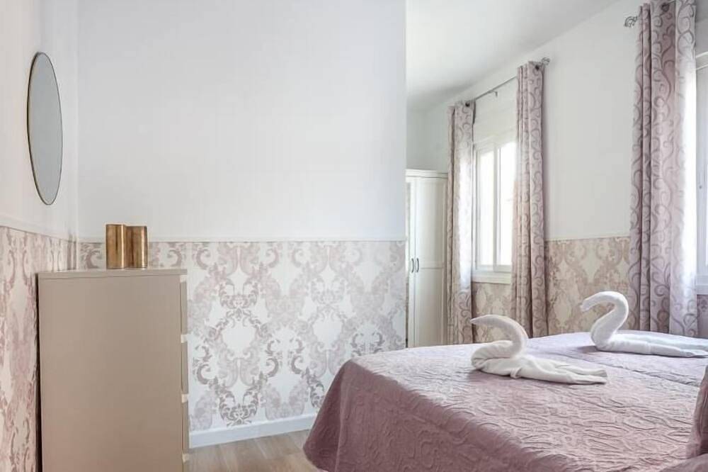 Entire apartment, Fantastic house in Camas 10 minutes from Seville with pool and terrace in Camas, Sevilla Province