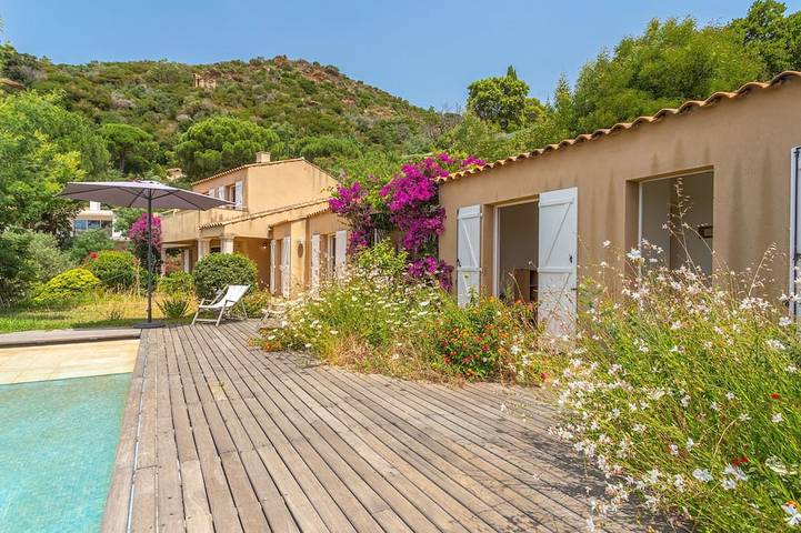 Maison de vacances pour 10 personnes, avec piscine ainsi que balcon et jardin dans Cavalière