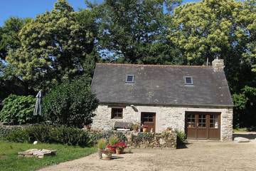 Gîte pour 4 personnes, avec terrasse et jardin à Plonéour-Lanvern