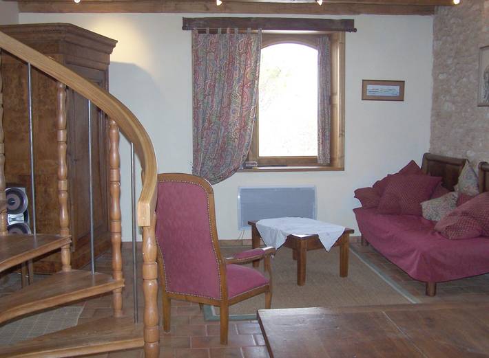 Gîte pour 5 personnes, avec terrasse ainsi que jardin et piscine à Le Buisson-de-Cadouin - 4