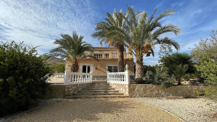 Chalet para 10 personas, con Terraza y Jardín además de Piscina y Vistas en Muchamiel