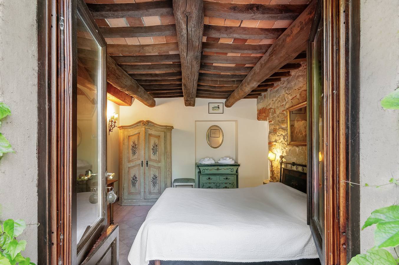 Orcio – Romantic studio with private terrace near the pool in Reggello, Valdarno