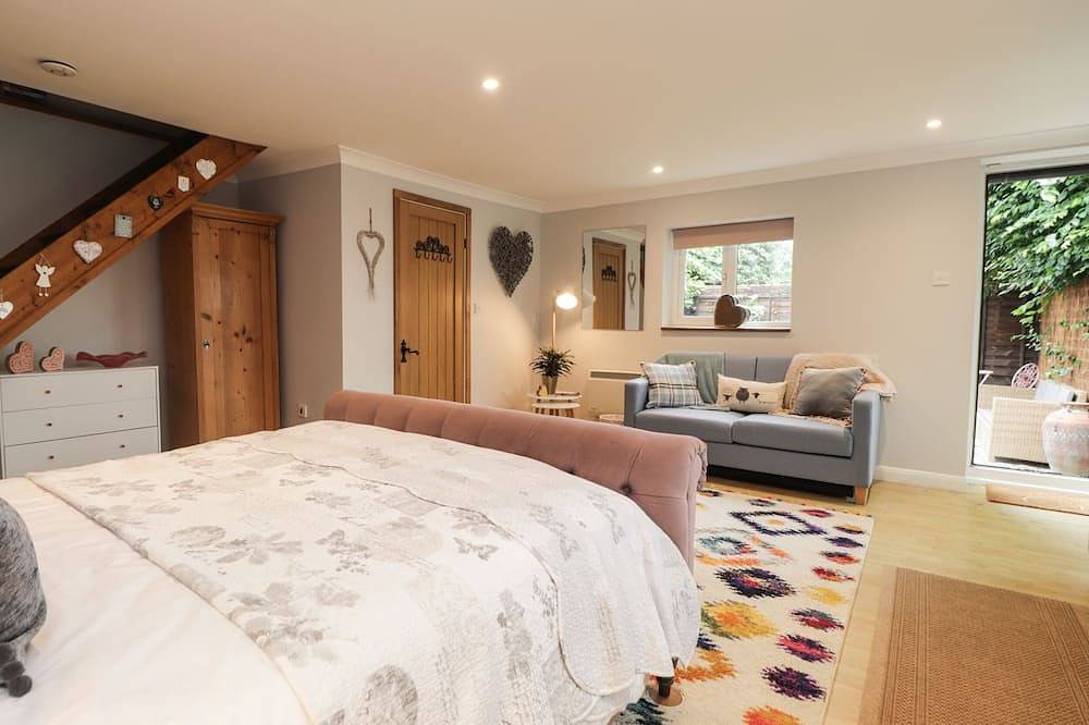 Ditsys Den, pet friendly, with a garden in Paddock Wood, Kent in Yalding, Kent
