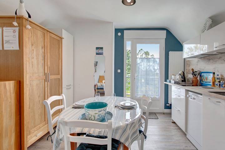 Studio entier, Studio « Port Lazo » avec vue mer, terrasse privée et Wi-Fi in Plouézec, Côte de Goëlo