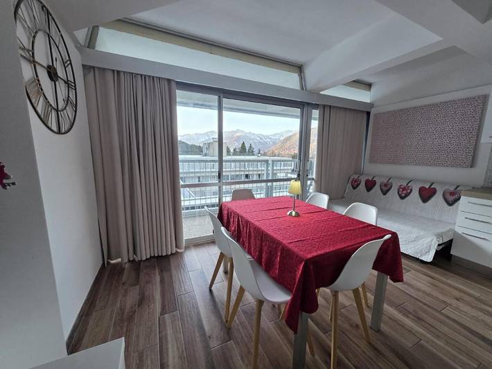 Ferienwohnung für 5 Personen, mit Pool und Balkon sowie Ausblick, kinderfreundlich