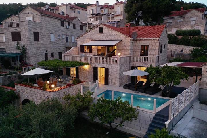 Villa pour 16 personnes, avec jardin ainsi que piscine et vue à Sumartin