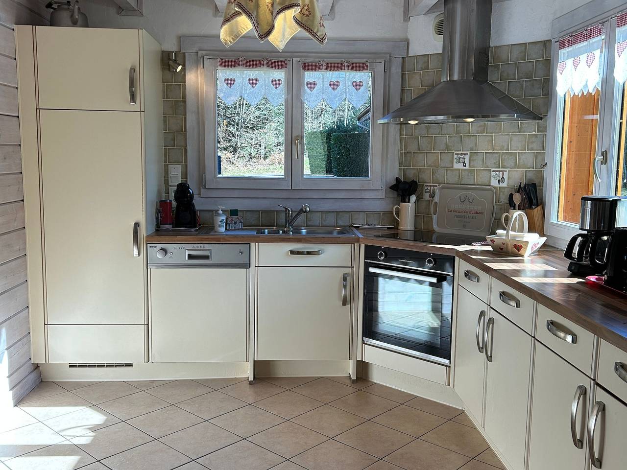 Chalet chaleureux avec sauna, terrain, terrasse et babyfoot à Saint-Nabord in Saint-Nabord, Région d'Épinal