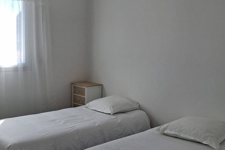 Mini-villa de 70 m² climatisée avec jardin à 5 minutes des plages . in Serra-di-Ferro, Région d'Ajaccio