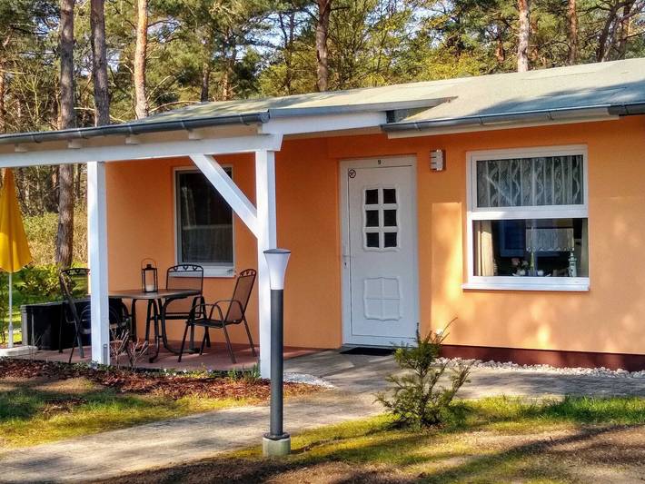 Bungalow für 4 Personen, mit Terrasse und Garten