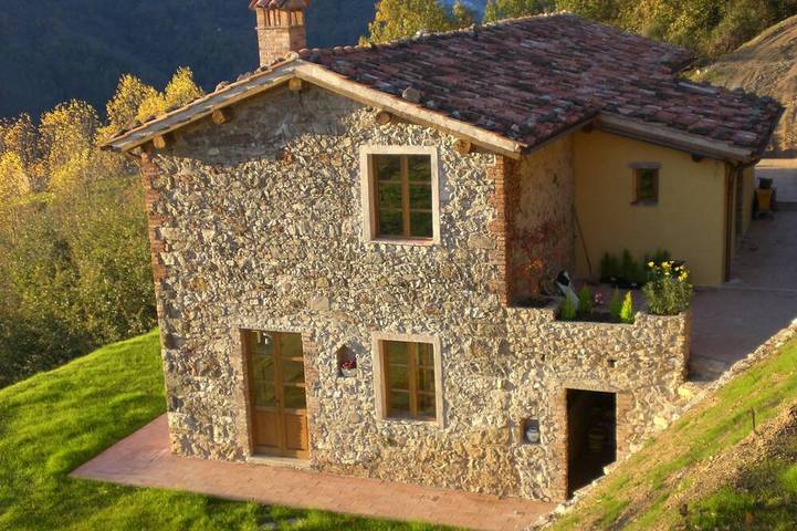 Toskanisches Bauernhaus in den Hügeln mit atemberaubender Aussicht und Pool - in der Nähe von Barga, Castelnuovo in Fosciandora, Garfagnana