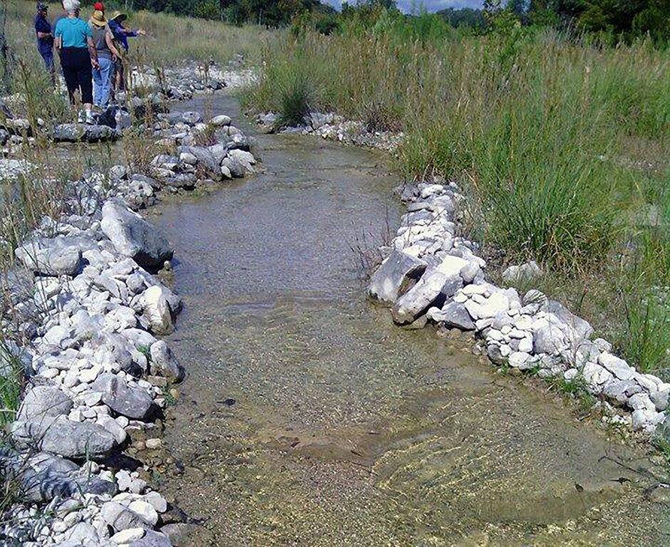 Frieden und Ruhe unter den Eichen am Fluss in Uvalde County
