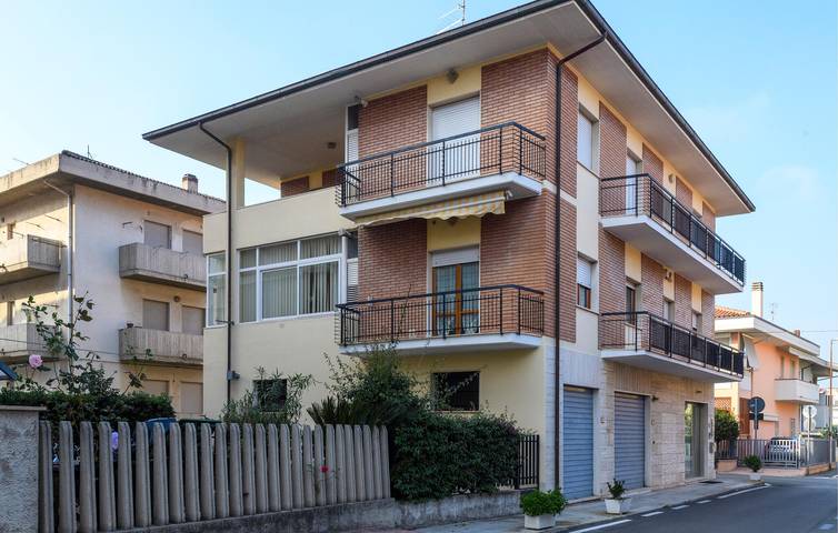 Ganze Ferienwohnung, Modernes Apartment mit Meerblick, Parkplatz und Terrasse in Alba Adriatica, Adriaküste Abruzzen