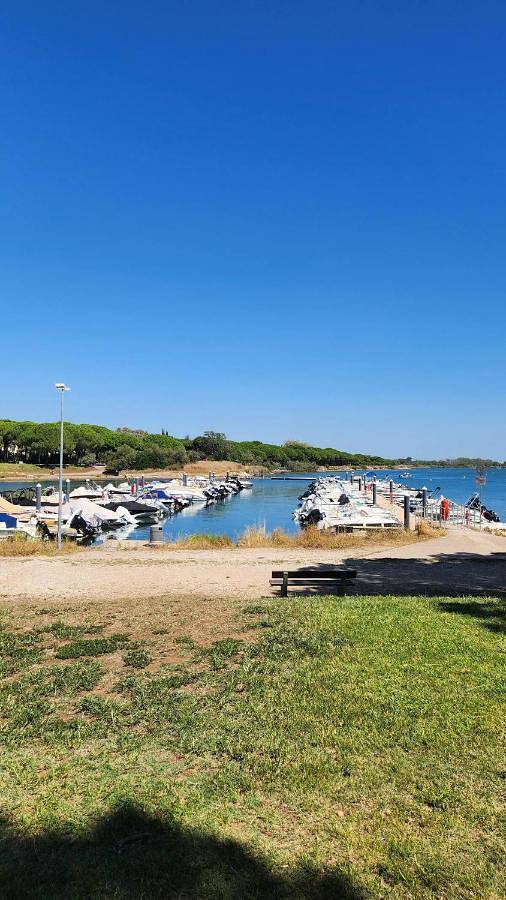 Gîte pour 4 personnes, avec vue ainsi que terrasse et piscine, animaux acceptés dans Port Gregau - 4