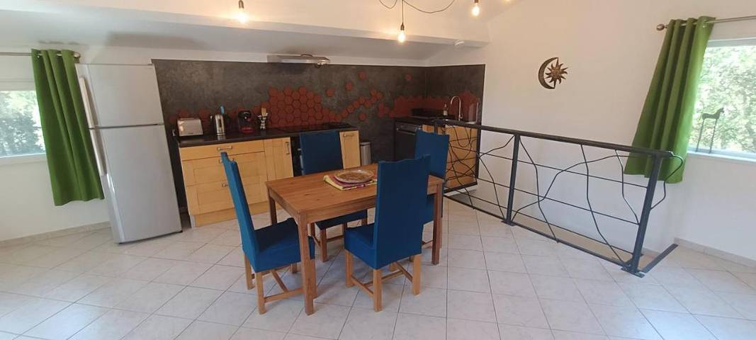 Gîte pour 4 personnes, avec jardin et piscine à Tavernes - 2