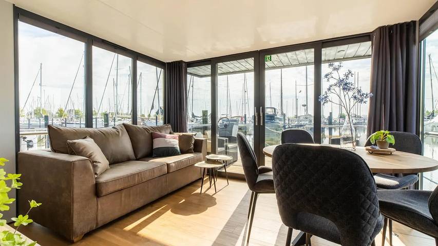 Bateau pour 5 personnes, avec piscine et terrasse dans Volendam - 2
