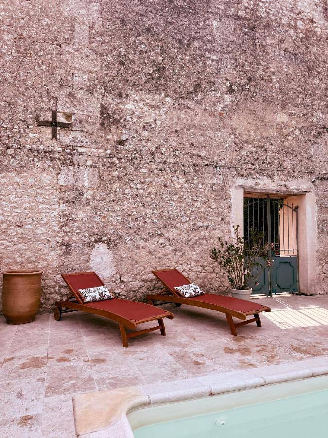 Gîte pour 2 personnes, avec piscine et terrasse ainsi que jacuzzi et jardin, animaux acceptés à Saint-Romain - 3