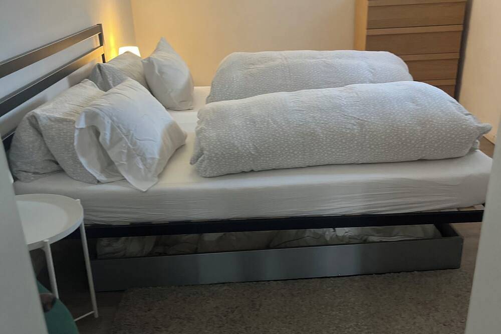 Spacious and quiet 1-bedroom place in Munich. Fully equipped sleeps 7 guests! in München Ramersdorf, München