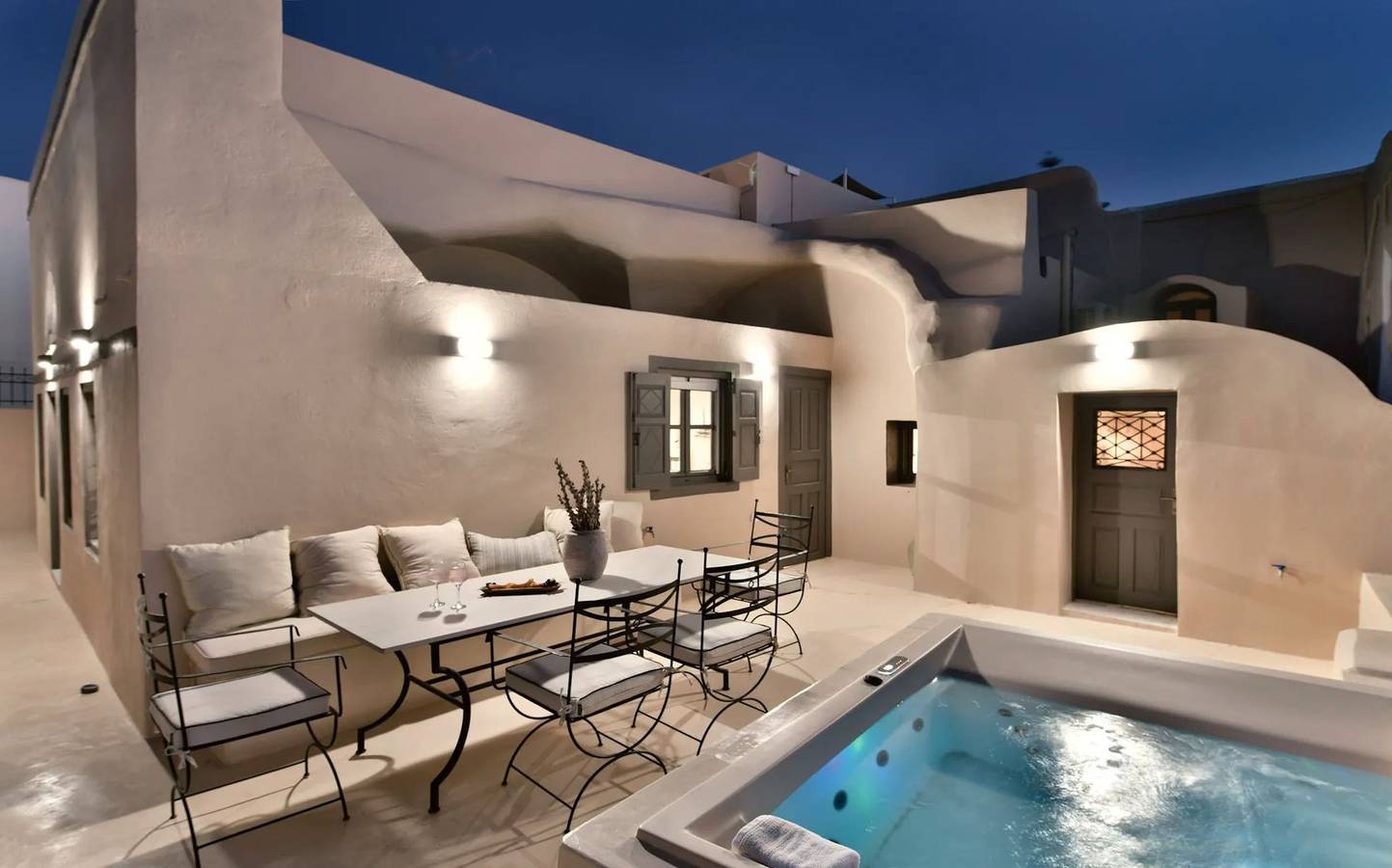 Traditional Santorini Villa | 3 Bedroom Villa | Private Terrace & Outdoor Jacuzzi | Oia in Ormos Ammoudiou, Oia