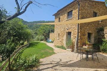 Cottage pour 6 personnes, avec jacuzzi ainsi que jardin et terrasse à Mérindol-les-Oliviers