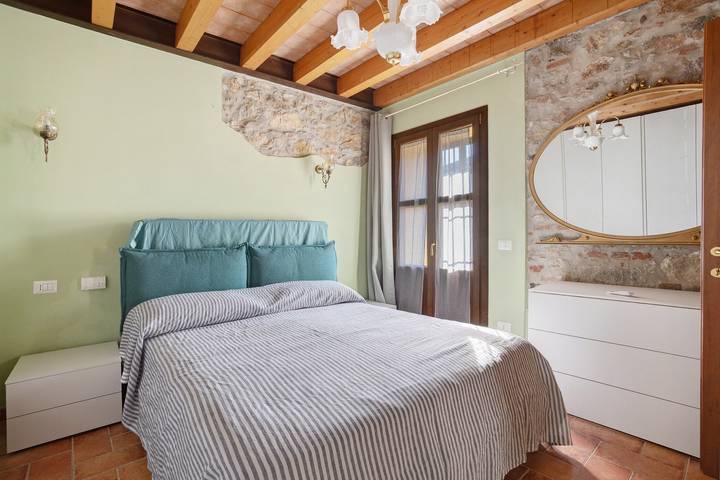 Villa 'Gardenia - Giardino privato' con terrazza privata, Wi-Fi e aria condizionata in Sarzana, Parco Naturale Regionale di Montemarcello-Magra-Vara